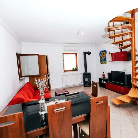 Cozy Little House * Pomjan