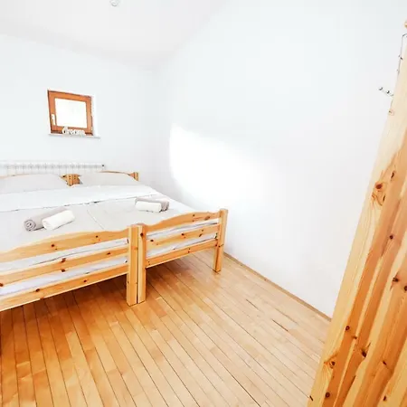 Hétvégi ház Cozy Little House Pomjan