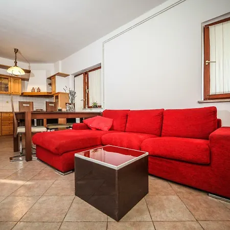 Cozy Little House Pomjan